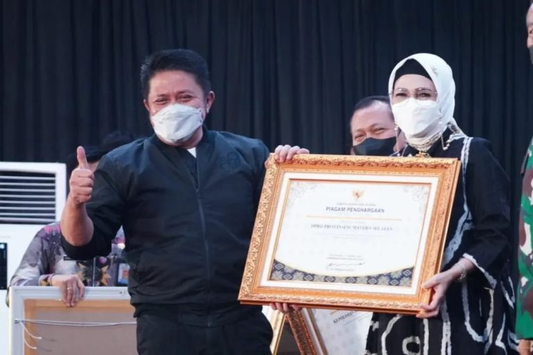 Herman Deru memberikan apresiasi kepada DPRD Sumsel atas terwujudnya target Herd Immunity di Sumsel. (foto : Humas Pemprov Sumsel)