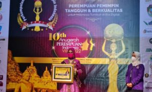 Anita Noeringhati Raih Anugrah Perempuan Indonesia Tahun 2022