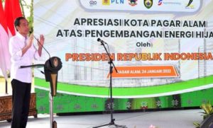 Presiden Republik Indonesia, Joko Widodo, di Lapangan Merdeka Kota Pagar Alam, saat memberikan apresiasi Kota Pagar Alam sebagai kota Energi Hijau, hari Senin tanggal 24 Januari 2022.