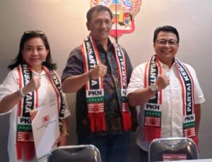 Lucianty dan Saiful Islam bersama Gede Pasek Suardika