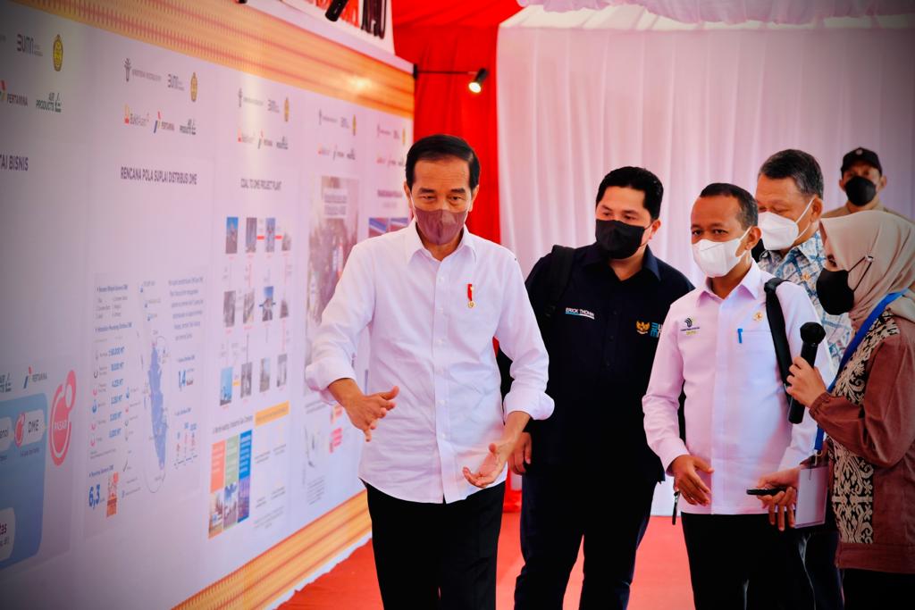 Presiden Republik Indonesia, Joko Widodo, saat melakukan Kunjungan Kerja ke Tanjung Enim, Kabupaten Muara Enim, Provinsi Sumatera Selatan.