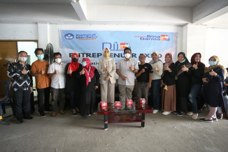 Rektor Universitas Bina Darma, Sunda Ariana, pada acara Bussiness Plan Competition