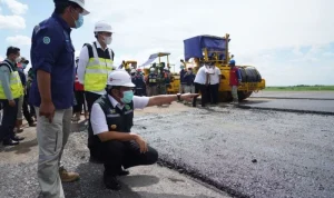 Pekerjaan peningkatan jalan provinsi yang menghubungkan Kabupaten Ogan Komering Ulu (OKU) Selatan di Sumatra Selatan (Sumsel), dengan Kabupaten Kaur di Provinsi Bengkulu, resmi rampung. (BEKISARMEDIA.ID/HAIRUDIN) Pekerjaan peningkatan jalan provinsi yang menghubungkan Kabupaten Ogan Komering Ulu (OKU) Selatan di Sumatra Selatan (Sumsel), dengan Kabupaten Kaur di Provinsi Bengkulu, resmi rampung. (BEKISARMEDIA.ID/HAIRUDIN)