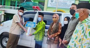 Ketua DPRD Sumsel, Hj. Anita Noeringhati, menyaksikan penyerahan CSR Ambulan oleh Direktur Utama PT. PUSRI ke Pondok Pesantren Al Ittifaqiyah, Indralaya, Kabupaten Ogan Ilir beberapa waktu lalu