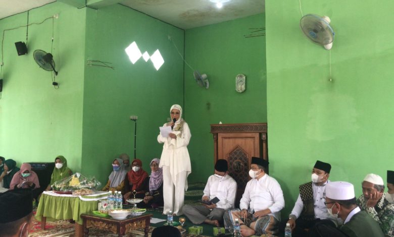 Hj. R.A. Anita Noeringhati, pada hari Jum’at tanggal 25 Februari 2022 menghadiri Peringatan Hari Lahir Nadhlatul Ulama (NU) ke 96