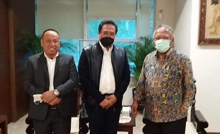 Muhammad Nasir (kiri) bersama Ketua BPK dan Menteri PUPR Republik Indonesia