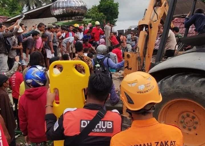 Rumah Zakat Turunkan Relawan Bantu Korban Gempa Pasaman Barat