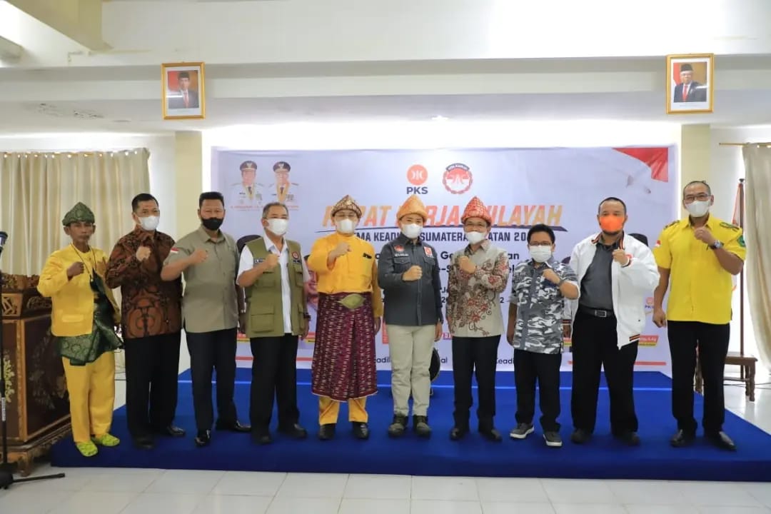Sekda Sumsel, Supriono, bersama peserta Rakerwil Gema Keadilan Sumsel.