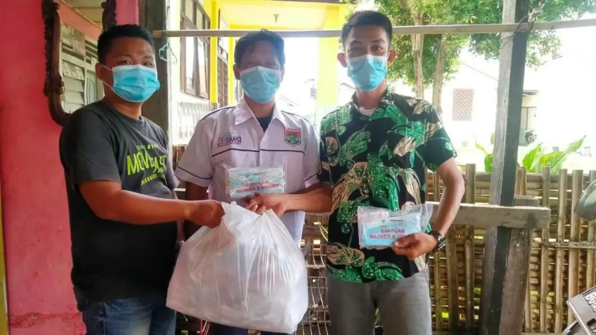 karang-taruna-lubuklinggau-bagikan-masker Bersama BBJ dan SMSI Silampari, Karang Taruna Lubuklinggau Bagikan Masker dan Vitamin. (BEKISARMEDIA.ID/HAIRUDIN)