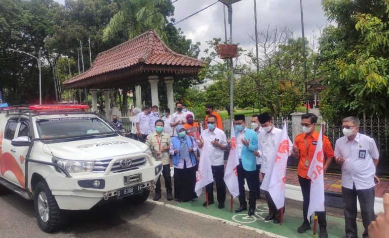 Harnojoyo, Wali Kota Palembang, melepas keberangkatan Truk Kebaikan Rumah Zakat dari Kota Palembang pada hari Rabu tanggal 2 Maret 2022.