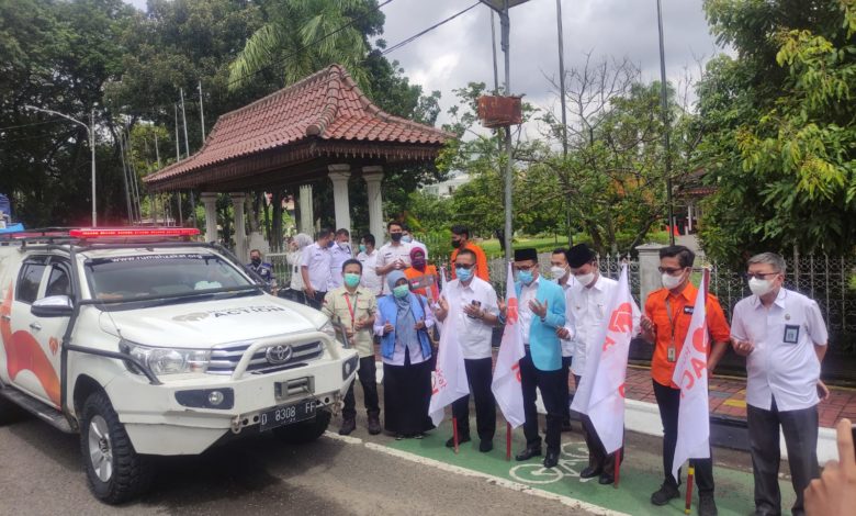 Harnojoyo, Wali Kota Palembang, melepas keberangkatan Truk Kebaikan Rumah Zakat dari Kota Palembang pada hari Rabu tanggal 2 Maret 2022.