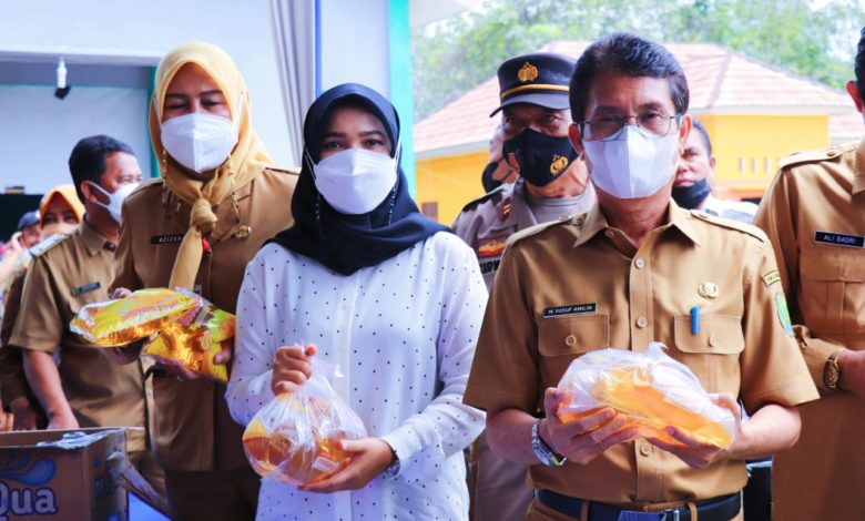 Pemkab Muba Bagikan 5,3 Ton Minyak Goreng Di Plakat Tinggi