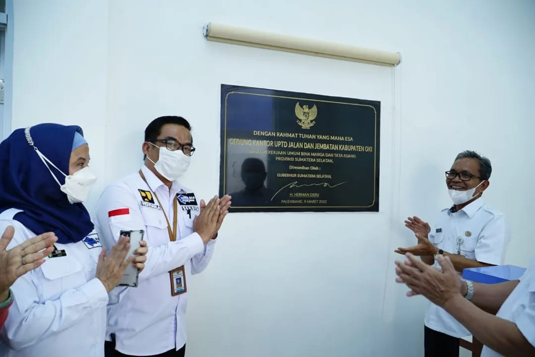 SA Supriono, pada hari Rabu tanggal 9 Maret 2022 pagi, melakukan peresmian gedung kantor Unit Pelaksana Teknis Daerah (UPTD) Jalan dan Jembatan di Kabupaten Kabupaten Ogan Komering Ilir (OKI)