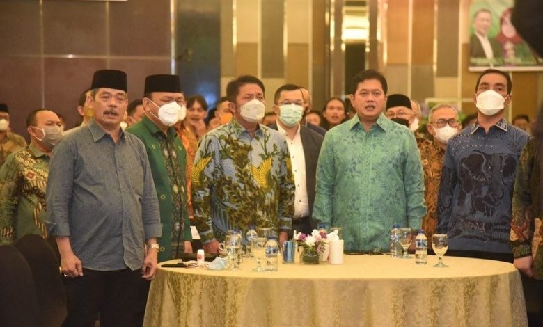 Gubernur Sumsel, Herman Deru, saat menghadiri pelantikan Majelis Wilayah KAHMII Sumsel di Ballroom Hotel Arista Palembang, Sabtu (12/3) malam.