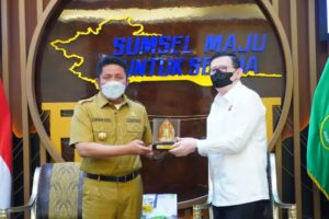 Gubernur Sumsel, Herman Seru, menerima Kepala Kejaksaan Tinggi Sumsel, M. Rum