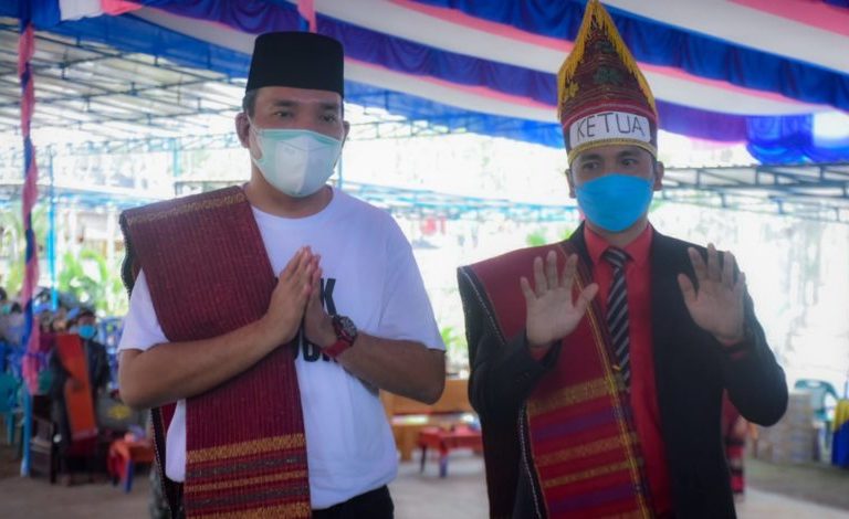 Plt. Bupati Kabupaten Muba, Beni Hernedi, menghadiri Pesta Bona Taon