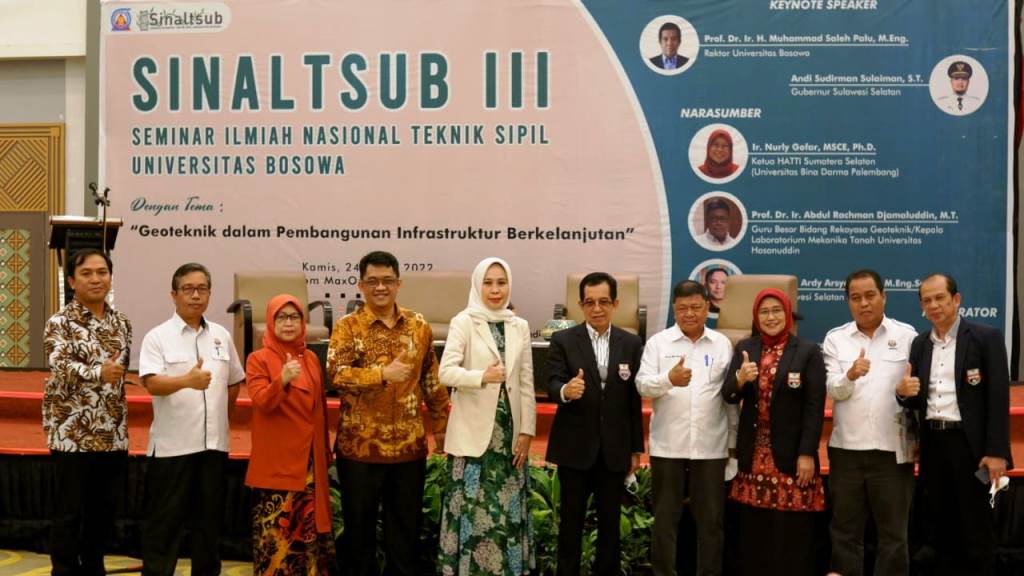 Civitas Akademika Universita Bina Darma menghadiri Seminar Nasional Teknik Sipil yang digelar oleh Unibos (Universitas Bosowa) Makassar. (foto : Humas Universitas Bina Darma)