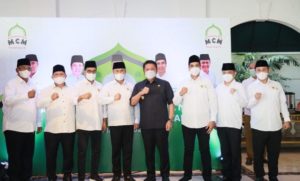 Gubernur Sumsel, Herman Deru, saat menghadiri acara pelantikan Pengurus Wilayah MCMI Sumsel pada hari Kamis tanggal 31 Maret 2022 di Kawasan Jalan Alamsyah Ratu Prawiranegarai, Palembang. (foto : Humas Pemprov Sumsel)