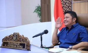 Gubernur Sumsel H Herman Deru saat menjadi narasumber pada sarahsehan HUT Ke-20 Kabupaten Banyuasin secara virtual, bertempat di Comman Center Kantor Gubernur. Pada Hari Minggu 10 April 2022 siang. (Foto: Humas Pemprov Sumsel )