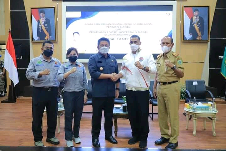 Gubernur Sumsel, Herman Deru Saat Mengenalkan pelatih berlisensi internasional Perbakin Sumsel di Auditorium Bina Praja Setda Provinsi Sumsel, pada Hari Selasa 10 Mei 2022.(Foto: Humas Pemprov Sumsel)