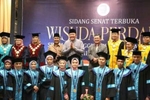 Gubernur Sumatera Selatan, Herman Deru hadiri Wisuda Perdana Sekolah Tinggi Ilmu Al-Qur'an (STIQ) Al- Lathifyyah Palembang, di Ballroom Hotel Aston Palembang, pada hari Sabtu 21 Mei 2022. (Foto: Humas Pemprov Sumsel)