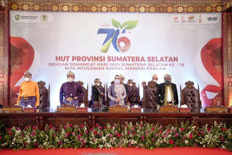 Ketua DPRD Sumsel, Hj. Anita Noeringhati, saat Rapat Paripurna Istimewa peringata Hari Jadi Sumsel. (foto : Humas DPRD Sumsel)