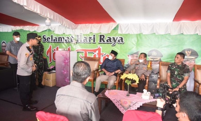 Herman Deru saat peninjauan arus mudik di gerbang tol Kayuagung OKI, Jum’at (29/4).