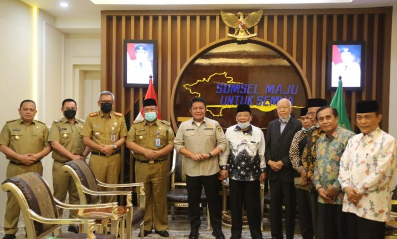 Gubernur Sumsel, Herman Deru  saat menerima pengurus Paguyuban Keluarga Jawa Sumatera (Pujasuma) di Ruang Tamu Gubernur, pada Hari Senin 23 Mei 2022. (Foto: Humas Pemprov Sumsel)