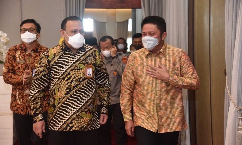 Ketua KPK Republik Indonesia, Firli Bahuri, bersama Gubernur Sumsel. (foto : Humas Pemprov Sumsel)