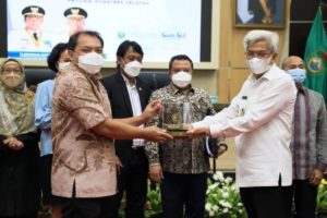 Wakil Gubernur Sumsel, Mawardi Yahya, bersama Ketua Baleg DPR Republik Indonesia. (foto : Humas Pemprov Sumsel)