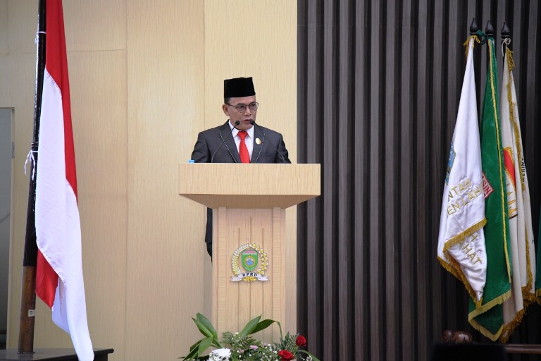 Pelapor Tim Perumus Menyampaikan Rekomendas-Rekomendasi terhadap LKPJ Gubernur Sumsel. (foto : Humas DPRD Sumsel)