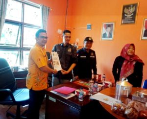Plt. Kadiskop UMKM PALI, Raden Abdurrohman, bersama Anggota Komisi II DPRD Sumsel. (foto : IST/SMSI Sumsel)