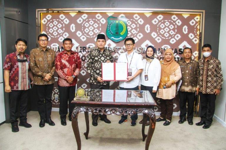 Plt. Bupati Musi Banyuasin, Beni Hernedi, bersama Direktur Utama PT Bina Karya Persero Ir Irman Indrayadi. (foto : mubakab.go.id)