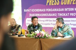 Gubernur Sumsel H Herman Deru Saat menggelar Rapat koordinasi pengawasan intern keuangan dan pembangunan daerah (Rakorwasinkeubangda) tingkat Provinsi Sumsel bertempat di Hotel Aryaduta, pada Hari Rabu 29 Juni 2022.(Foto: Humas Pemprov Sumsel)