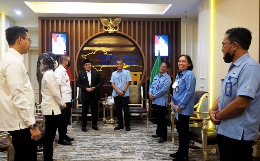 Herman Deru menerima audiensi Kepala RRI Palembang, Drs. Joko Purnomo, M.M. (foto : Humas Pemprov Sumsel)