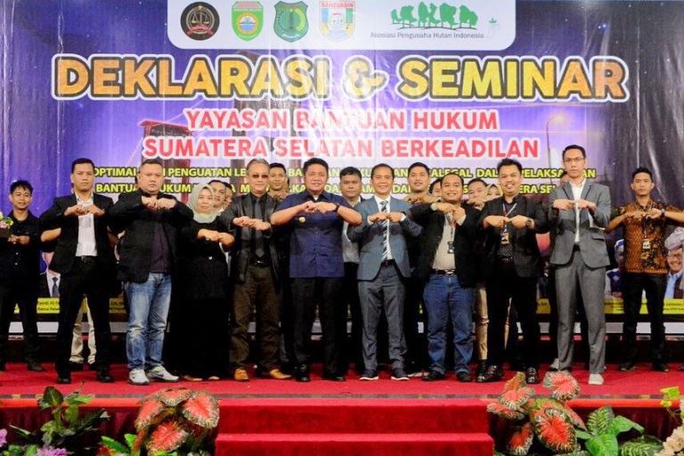 Gubernur Sumsel, Herman Deru, bersama Pengurus YBH Sumsel Berkeadilan