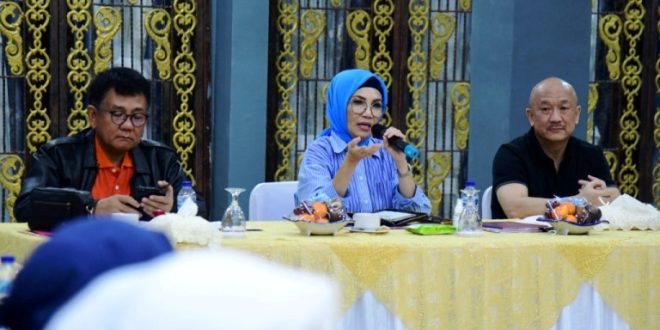 Hj. Anita Noeringhati, Ketua PBI Sumsel, usai silaturahmi dengan pengurus PBI 2022-2026 di Rumah Jabatan ketua DPRD Sumsel, pada hari Jum'at tanggal 27 Agustus 2022. (foto : AMS)