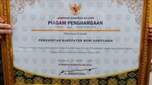 Piagam Penghargaan Nirwasita Tantra Bagi Pemerintah Kabupaten Musi Banyuasin. (foto : Akun Facebook Pemkab Muba)