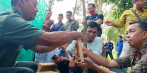 Bukit Asam dan BKSDA Sumsel Dorong Budidaya Lebah Madu di Desa Embawang. (foto : SMSI)