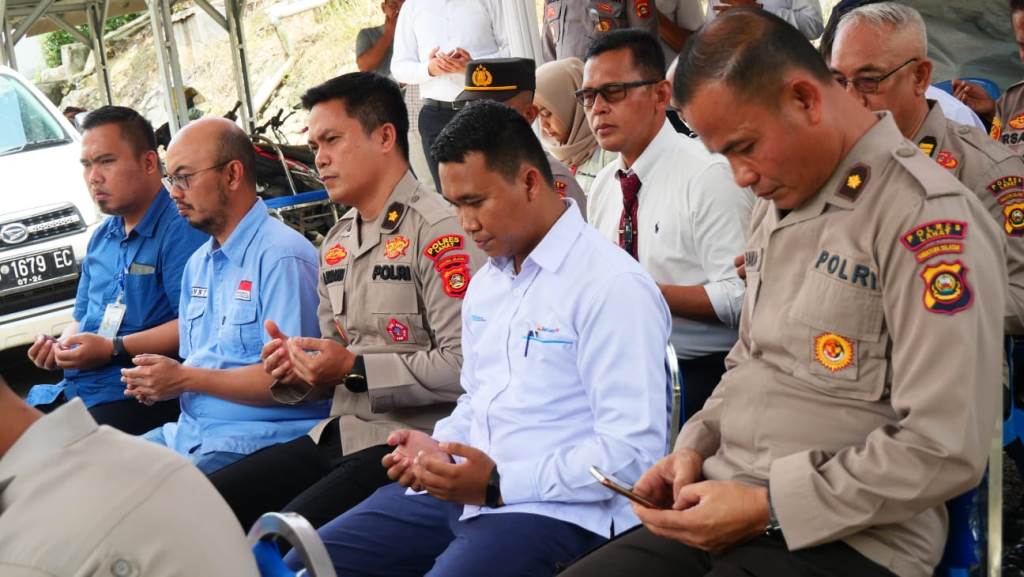 Do'a Bersama antara PT. Bukit Asam dengan Polres Lahat pada Groundbreaking Pembangunan Gedung Barang Bukti Polres Lahat di Jalan Bhayangkari Nomor 1 Kelurahan Bandar Jaya, hari Senin tanggal 5 September 2022. (foto : SMSI Sumsel)