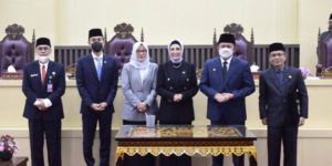 Pimpinan DPRD bersama Gubernur Sumsel. (foto : Humas Pemprov Sumsel)