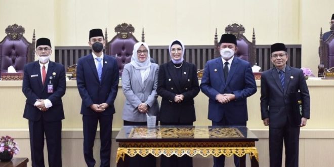 Pimpinan DPRD bersama Gubernur Sumsel. (foto : Humas Pemprov Sumsel)