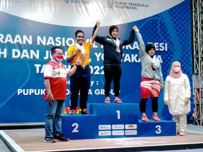 PABSI Sumsel berhasil mempersembahkan tiga Enam Medali Emas, Tiga Medali Perak, dan Satu Medali Perunggu, dalam Kejuaraan Nasional (Kejurnas) Angkat Besi Remaja dan Junior tahun 2022. (foto : Sutris)