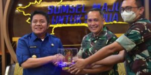Gubernur Sumsel bersama Danlanud SMH. (foto : Humas Pemprov Sumsel)