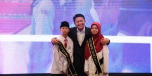 Herman Deru dan Siswa SMA Negeri 6 Kota Palembang. (foto : Humas Pemprov Sumsel)