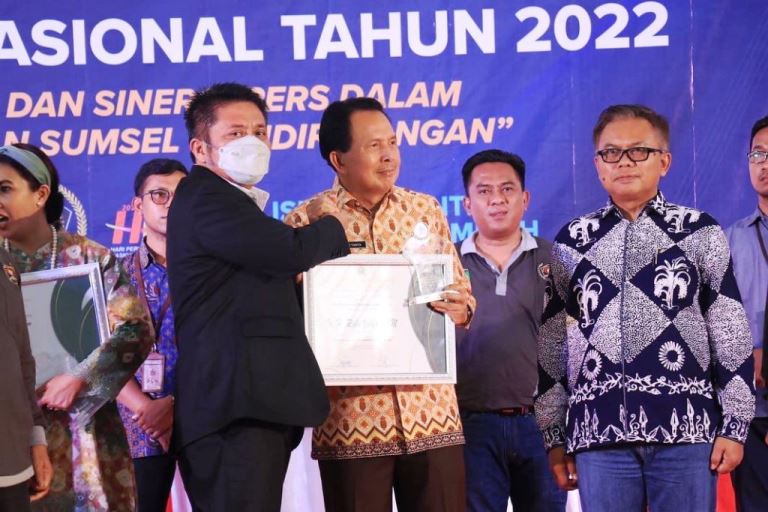 Gubernur Provinsi Sumatera Selatan, Herman Deru, bersama Wali Kota Prabumulih, Ridho Yahya. (foto : Humas Pemprov Sumsel)