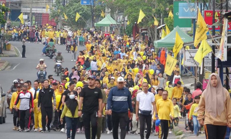 Suasana Jalan Sehat yang digelar oleh Partai Golkar di Kabupaten OKU Selatan. (foto : SMSI)