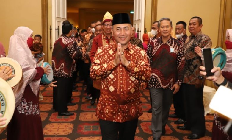 H. Apriyadi saat menghadiri pertemuan dengan warga Kabupaten Musi Banyuasin (Muba) yang berada di Kota Batam, Provinsi Kepulauan Riau, pada hari Sabtu tanggal 12 November 2022 malam, di Harmoni One Hotel & Convention Centre Batam.