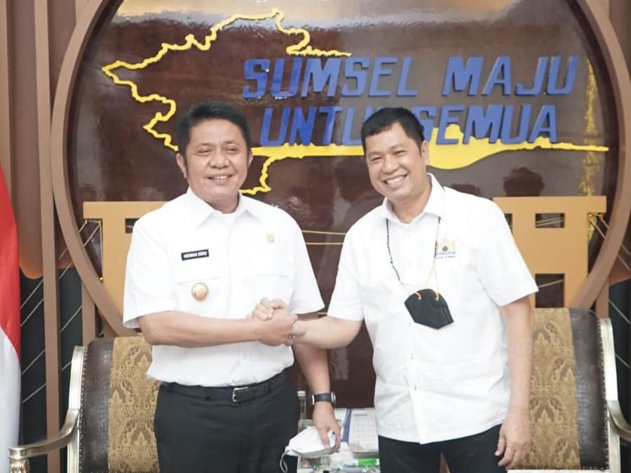 Ketua KADIN Sumsel, H. Affandi Udji, bersama Gubernur Sumsel, Herman Deru.