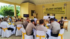 Ketua DPRD Sumsel, Hj. Anita Noeringhati, melakukan Kunjungan Kerja dalam rangka Monitoring Lalu Lintas dan Pengamanan Natal Tahun 2022 dan Tahun Baru 2023 di Polres Ogan Ilir, pada hari Kamis tanggal 29 Desember 2022. (foto : WartaDesaku.id/Fran Deki)